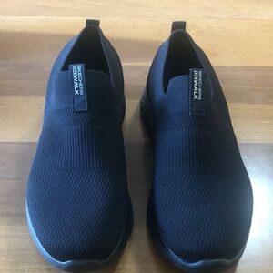 Skechers GOwalk Hyper Burst Men’s Slip-On Knit Sneakers - Black size 9